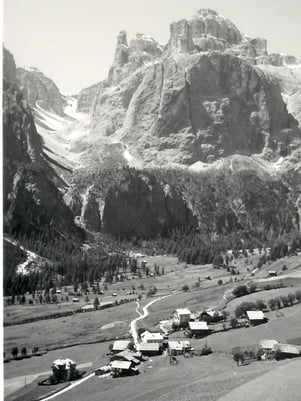 Hike through the Mittag Valley
